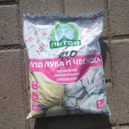 Удобрение для лука и чеснока Удобрение для лука и чеснока